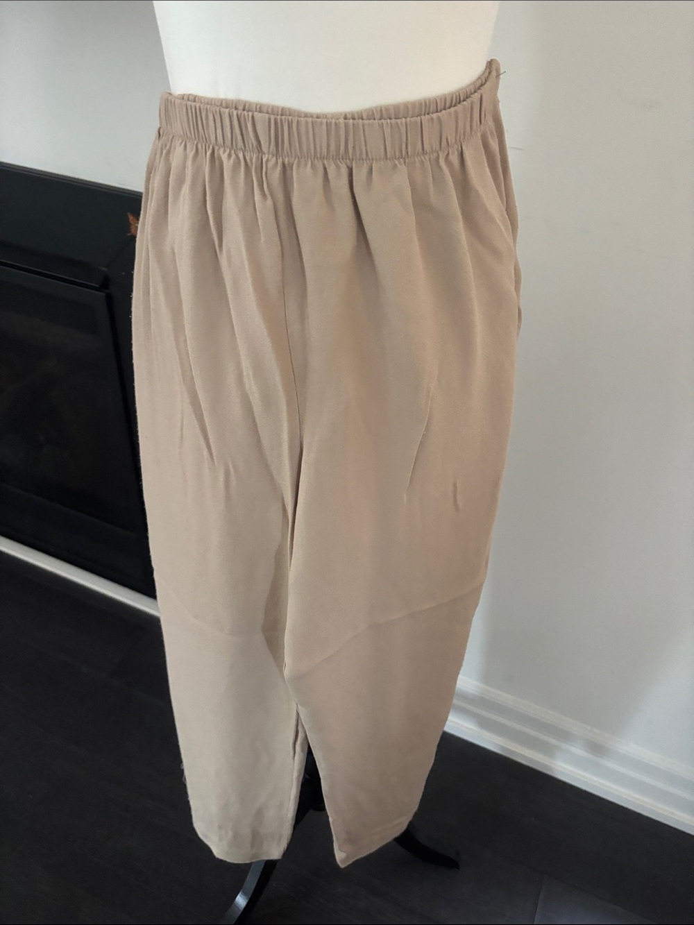Women's Elastic-Waist Chinos in Light Beige